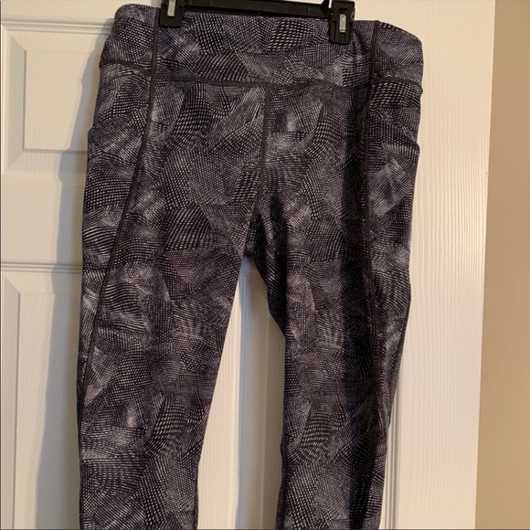 Lululemon Time To Sweat Crop - Picture 1 of 4